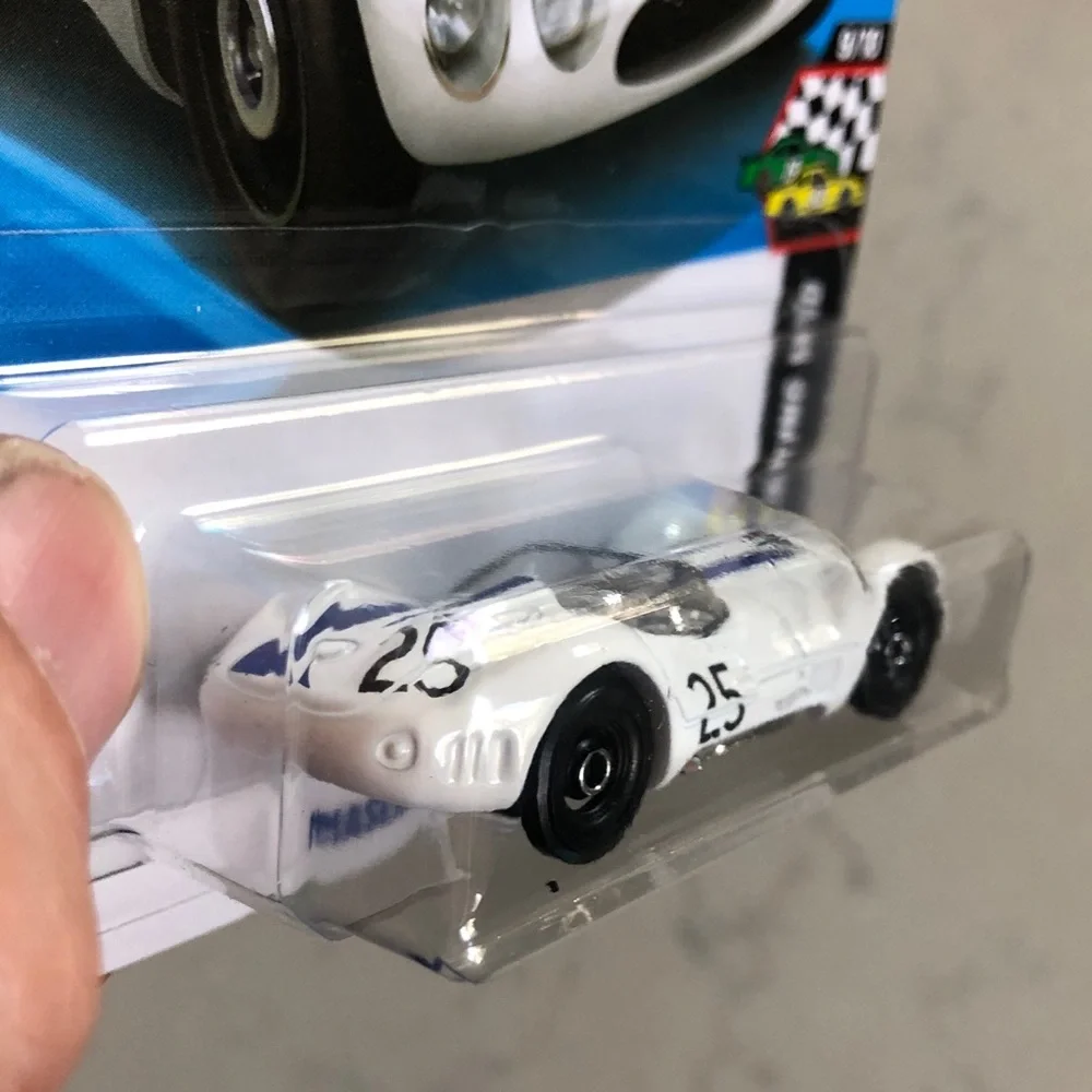 Mattel Hot Wheels Maserati Tipo 61 - White and Black